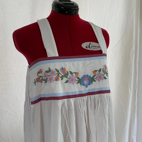 Embroidered cotton night dress BNWOT - Picture 1 of 6